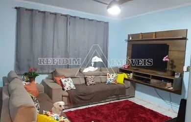 Imagem: A casa possui 3 Dormitórios, 3 Banheiros, 4 Vagas na garagem