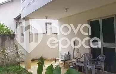 Imagem: A casa possui 4 Dormitórios, 5 Banheiros, 5 Vagas na garagem