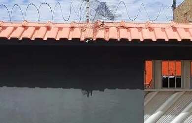 Imagem: A casa possui 3 Dormitórios, 4 Banheiros, 1 Vaga na garagem