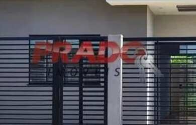 Imagem: A casa possui 2 Dormitórios, 2 Banheiros, 2 Vagas na garagem