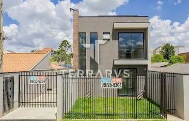 Imagem: A casa possui 3 Dormitórios, 3 Banheiros, 2 Vagas na garagem