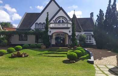 Imagem: A casa em condomínio possui 5 Dormitórios, 5 Banheiros, 5