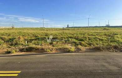 Imagem: O terreno à venda possui 200m² de Área e está localizado