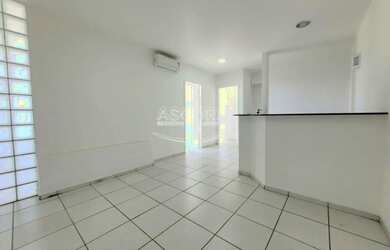 Imagem: O depósito possui 1 Vaga na garagem e 136m² de Área e está