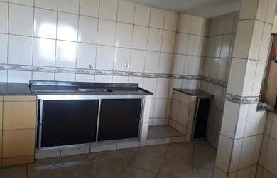 Imagem: A casa possui 3 Dormitórios, 4 Banheiros, 1 Vaga na garagem