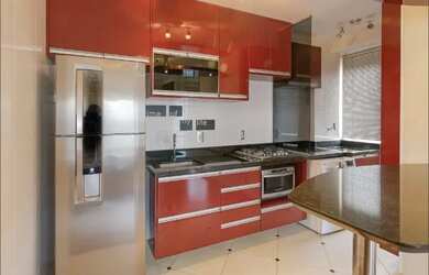 Imagem: O apartamento possui 2 Dormitórios, 1 Banheiro, 1 Vaga na garagem