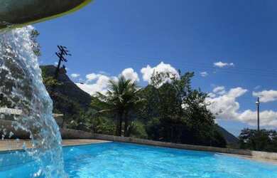 Imagem: A fazenda possui 5 Dormitórios, Acomodam 30 pessoas, 5 Vagas