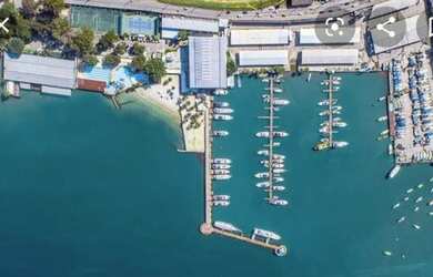 Imagem: A casa em condomínio possui 1 Dormitório, 5 Banheiros, 1 Vaga