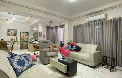 Imagem: O apartamento possui 3 Dormitórios, 1 Banheiro, 2 Vagas na