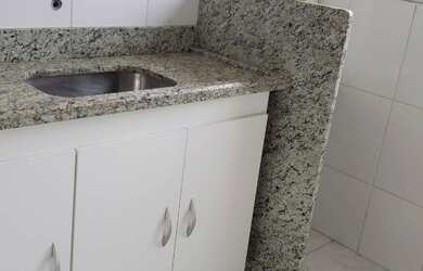 Imagem: O apartamento possui 2 Dormitórios, 1 Banheiro, 1 Vaga na garagem