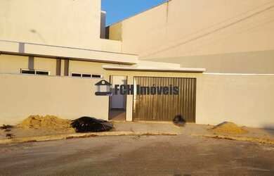 Imagem: A casa possui 2 Dormitórios, 1 Banheiro, 4 Vagas na garagem