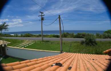 Imagem: A casa e possui 3 Dormitórios, Suítes, 2 Banheiros, 1 Vaga