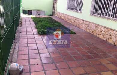 Imagem: A casa e possui 3 Dormitórios, Suítes, 2 Banheiros, 4 Vagas