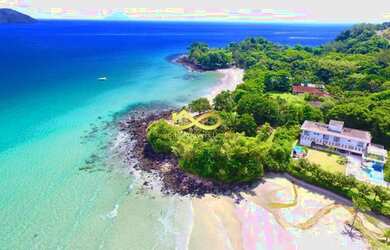 Imagem: A casa possui 5 Dormitórios, 5 Banheiros, 4 Vagas na garagem