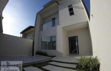 Imagem: A casa possui 3 Dormitórios, 5 Banheiros, 2 Vagas na garagem