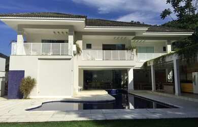 Imagem: A casa em condomínio possui 5 Dormitórios, 5 Banheiros, 4