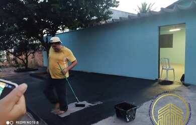 Imagem: A casa possui 4 Dormitórios, 1 Banheiro, 5 Vagas na garagem