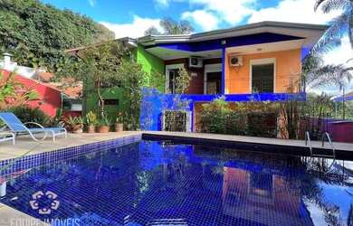 Imagem: A casa em condomínio possui 5 Dormitórios, 1 Banheiro, 4 Vagas