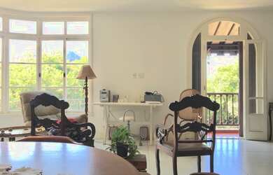 Imagem 1: Em frente ao Clube Piraquê. Vista Lagoa. 1 apartamento por andar. Elevador...