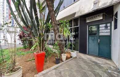 Imagem: O depósito possui 5 Vagas na garagem, 1574m² de Área e está