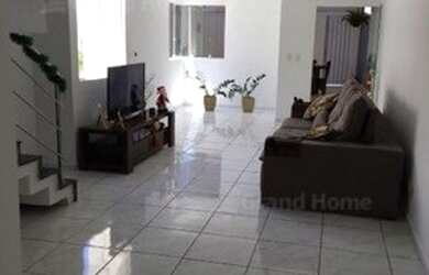 Imagem: A casa possui 3 Dormitórios, 3 Banheiros, 4 Vagas na garagem