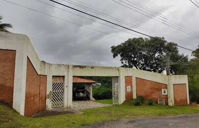 Imagem: A casa possui 3 Dormitórios, 3 Banheiros, 3 Vagas na garagem