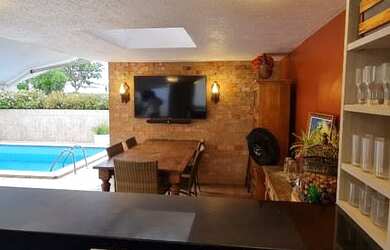 Imagem: A casa em condomínio à venda possui 4 Dormitórios, 5 Banheiros