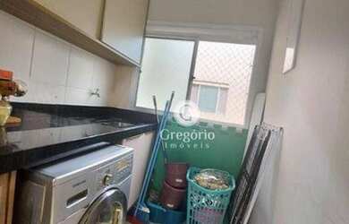 Imagem: O apartamento possui 2 Dormitórios, 1 Banheiro, 1 Vaga na garagem