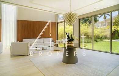 Imagem: A casa em condomínio possui 5 Dormitórios, 5 Banheiros, 5