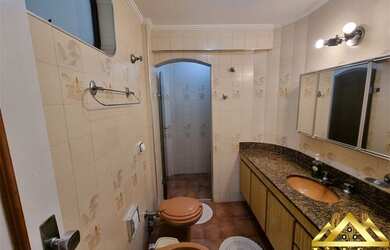 Imagem: O apartamento possui 1 Dormitório, 2 Banheiros, 1 Vaga na garagem