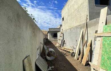 Imagem: A casa em condomínio possui 3 Dormitórios, 2 Banheiros, 2