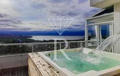 Imagem: O apartamento na cobertura possui 3 Dormitórios, 2 Banheiros