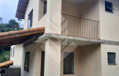 Imagem: A casa para alugar possui 2 Dormitórios, 2 Banheiros, 2 Vagas