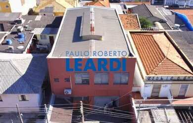 Imagem: O depósito possui 3 Vagas na garagem, 400m² de Área e está