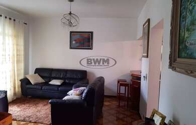 Imagem: A casa possui 3 Dormitórios, 3 Banheiros, 2 Vagas na garagem