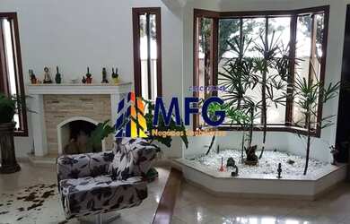 Imagem: A casa em condomínio possui 3 Dormitórios, 4 Banheiros e 356m²