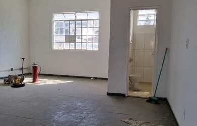 Imagem: O depósito possui 1 Vaga na garagem, 120m² de Área e está