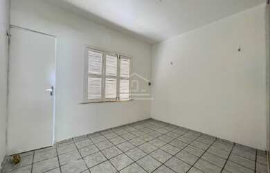 Imagem: A casa possui 5 Dormitórios, 4 Banheiros, 4 Vagas na garagem