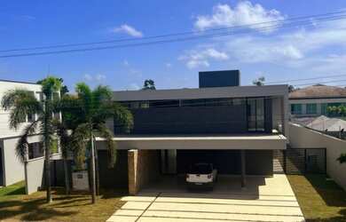 Imagem: A casa em condomínio possui 5 Dormitórios, 5 Banheiros, 5