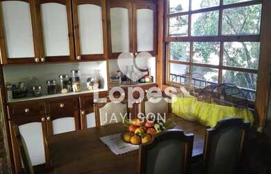 Imagem: A casa em condomínio possui 2 Dormitórios, 5 Banheiros, 3