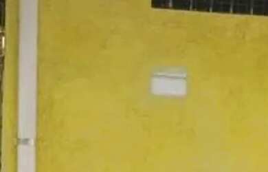 Imagem: A casa possui 3 Dormitórios, 1 Banheiro, 1 Vaga na garagem