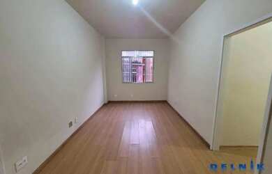 Imagem: O apartamentoe possui 2 Dormitórios, 1 Banheiro, 64-0m² de