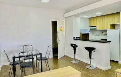 Imagem: O apartamento possui 1 Dormitório, 1 Banheiro, 1 Vaga na garagem