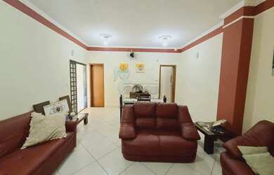 Imagem: O depósito possui 4 Vagas na garagem e 333m² de Área e está