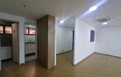 Imagem: O depósito possui 3 Vagas na garagem e 80m² de Área e está