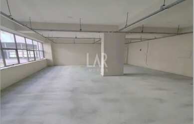 Imagem: O depósito à venda possui 327m² de Área e está localizado