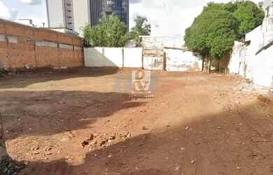 Imagem: O terreno possui 968m² de Área e está localizado em Centro