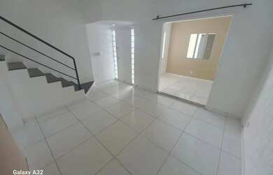 Imagem: A casa em condomínio possui 2 Dormitórios, 2 Banheiros, 1