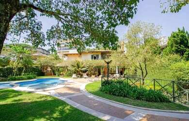 Imagem 2: Casa à venda e para alugar em Santana de Parnaíba, Alphaville, com 4...