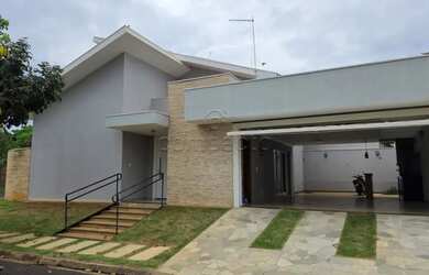 Imagem: A casa em condomínio possui 3 Dormitórios, 4 Banheiros, 1